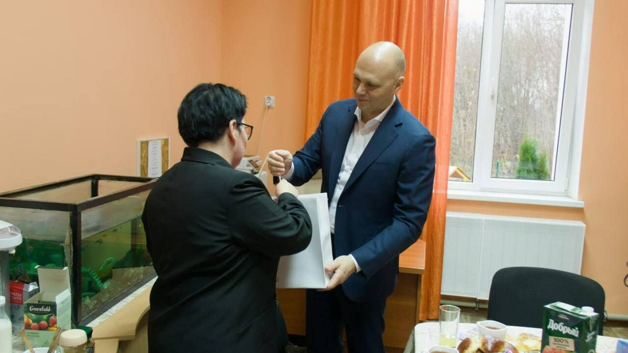 Алексей Беспрозванных посетил госучреждения Озерского округа