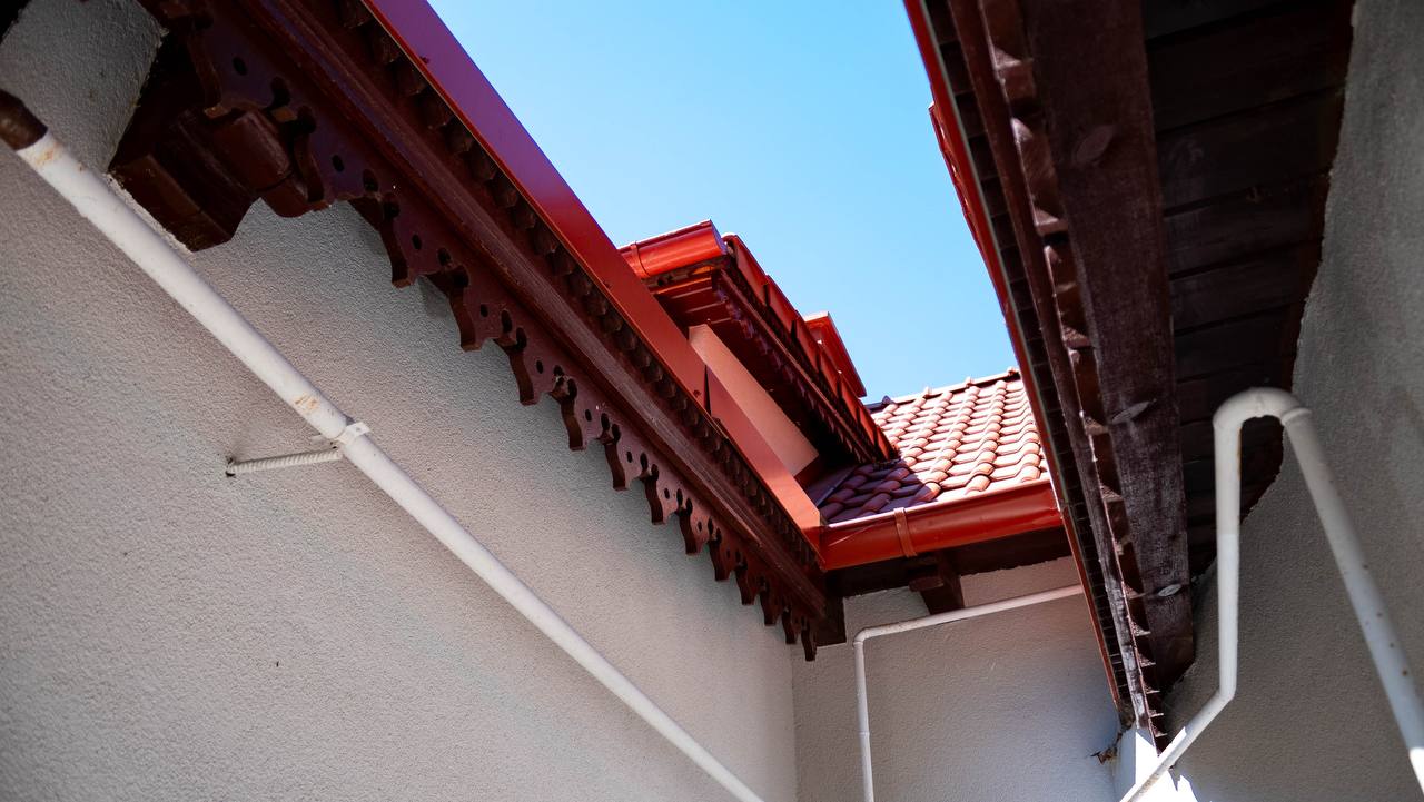 Почти 100 крыш отремонтировано в Калининградской области в рамках капремонта