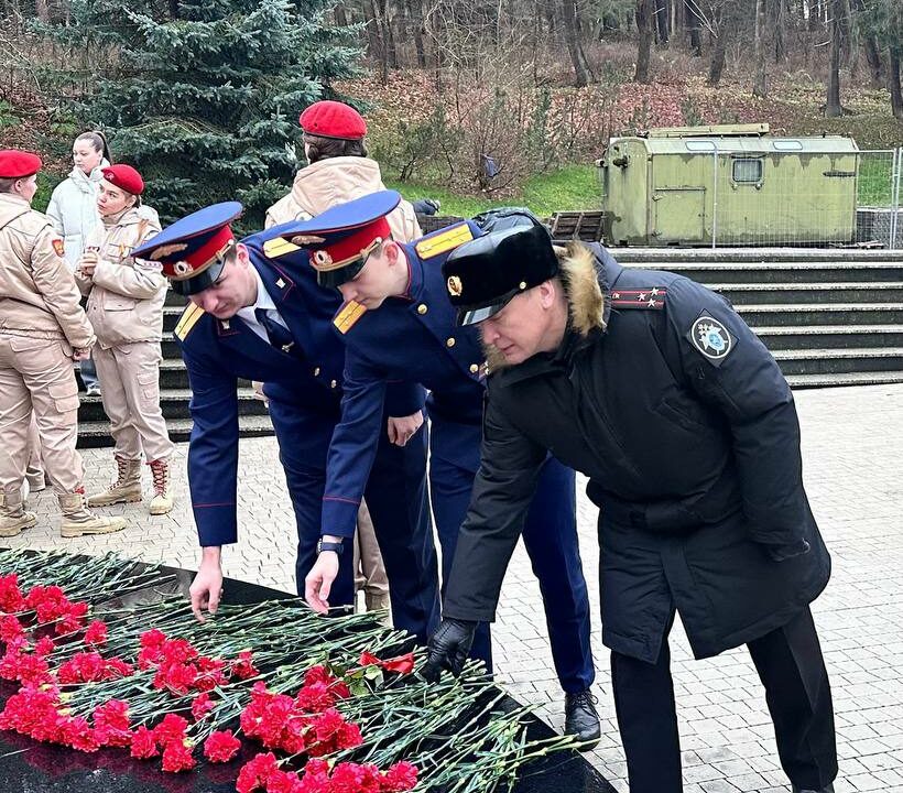 День неизвестного солдата в Светлогорске отметили возложением цветов к мемориалу