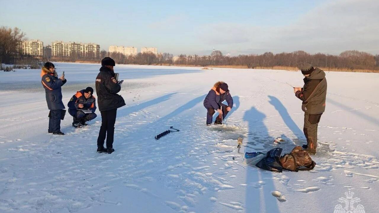 МЧС предупредило об опасности выхода на неокрепший лёд водоёмов региона