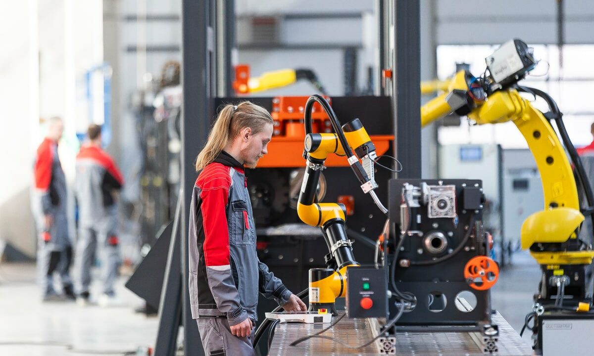 В индустриальном парке Храброво запустили производство роботизированных комплексов