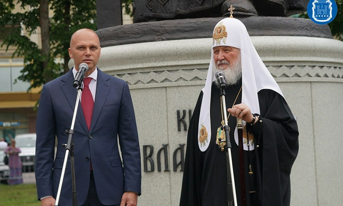 Патриарх Кирилл освятил памятник князю Владимиру в Калининграде