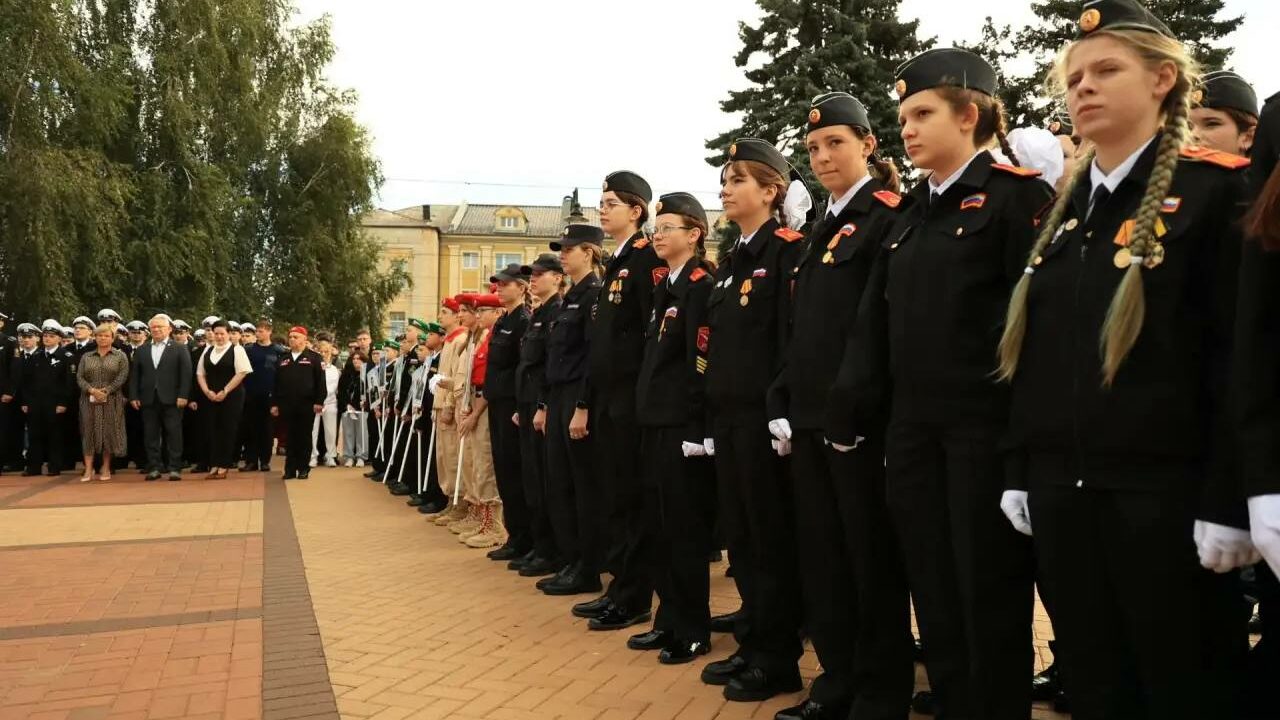 В Калининграде почтили память жертв терроризма у монумента Мать-Россия